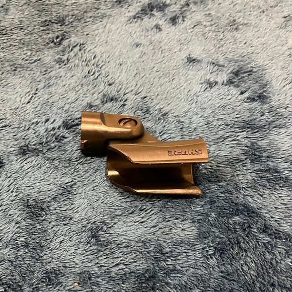 Shure WA371 Wireless Microphone Clip - Picture 2 of 2